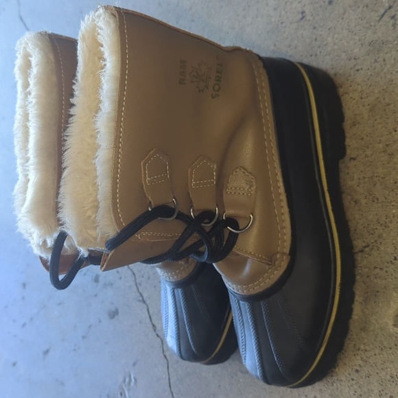 Sorel Shoes - Warm Vintage Sorel Caribou Boots Women size 6